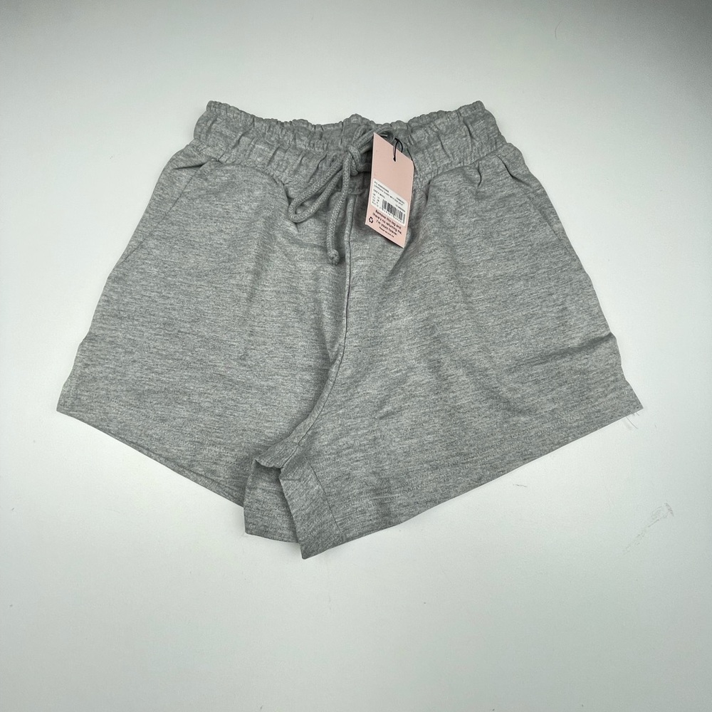 LOOPBACK SHORT WITH SIDE SPLIT
GREY MARL
